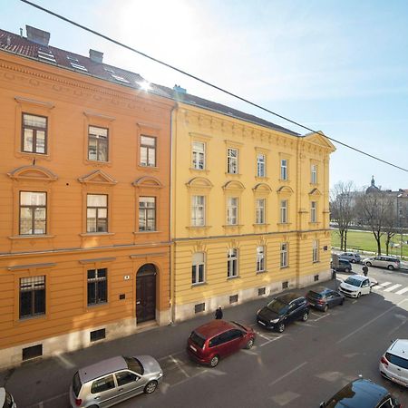 Апартаменты Golden Star Загреб Экстерьер фото